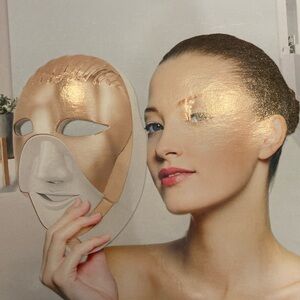 Luxurious Gold Skincare Mask
